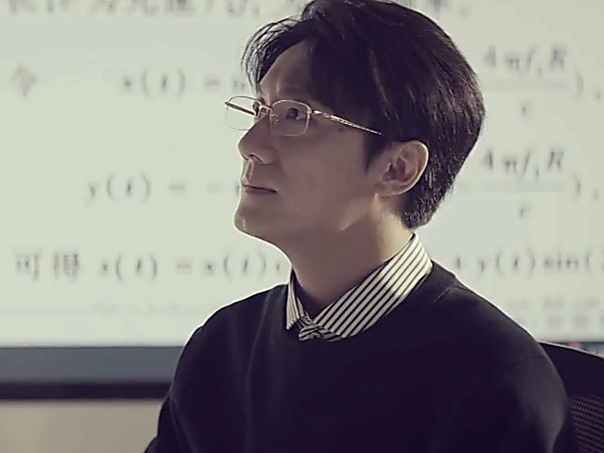 Lin Zhixia offering direct data assistance to resolve the laboratory crisis