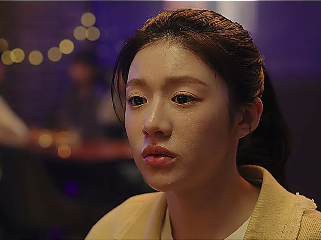 Oh Yi-young revealing her relationship with Gu Do-won to fellow residents