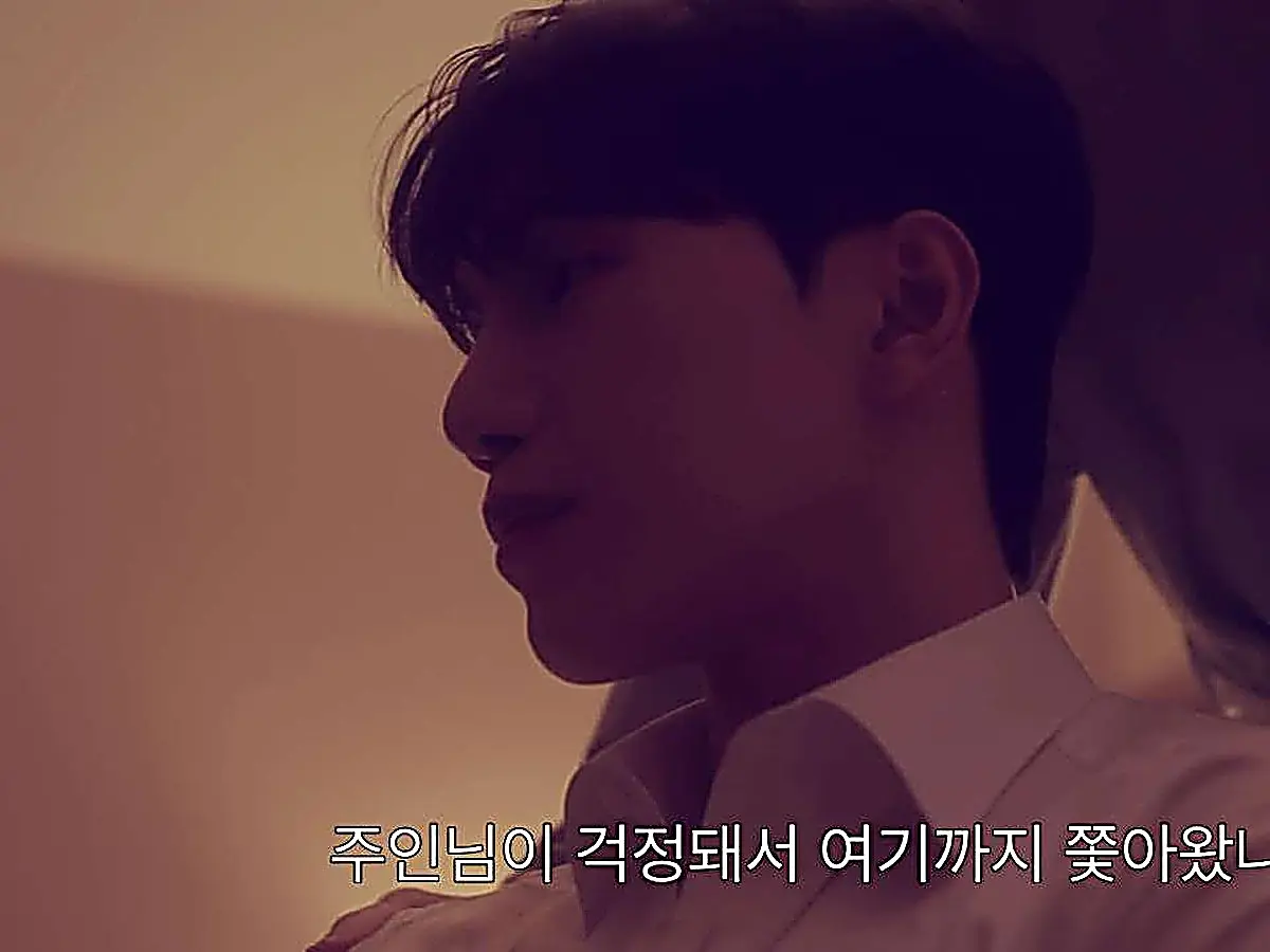 Baek Yi-geon wearing a light collared dress shirt