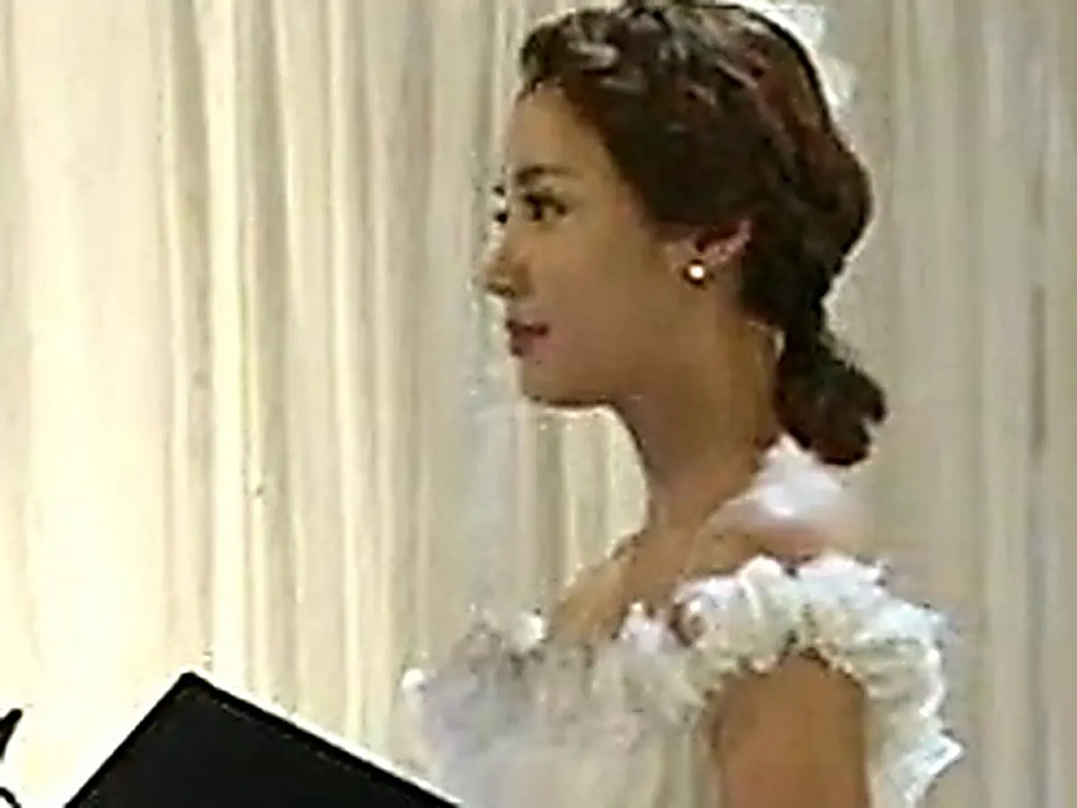 Choi Yoon and Im Me-ah-ri exchanging their personal vows during their outdoor wedding ceremony