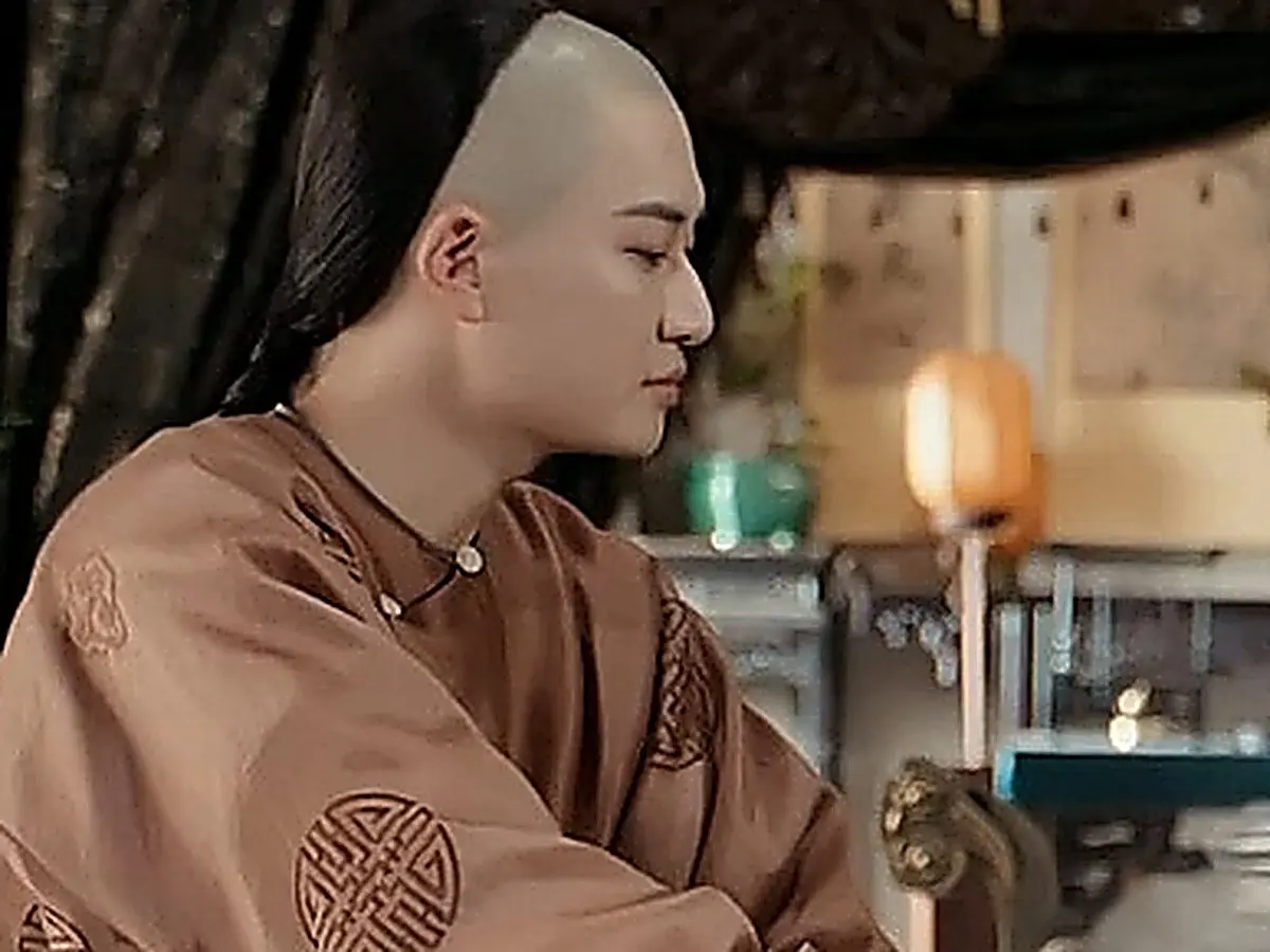 The 14th Prince in warm tan changpao robe with embroidered roundels