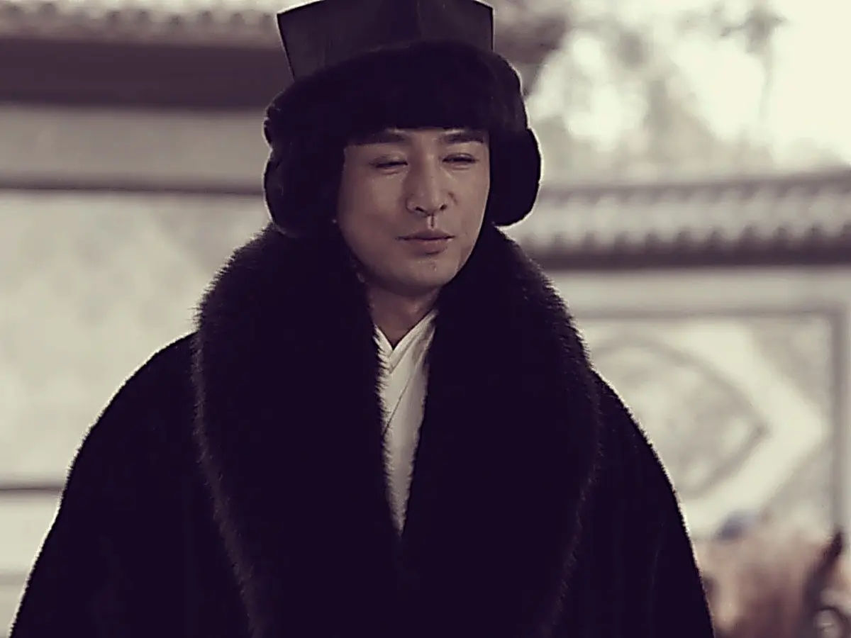 Jin Shi encounters Luo Su at the Qi residence and calls her by her former name