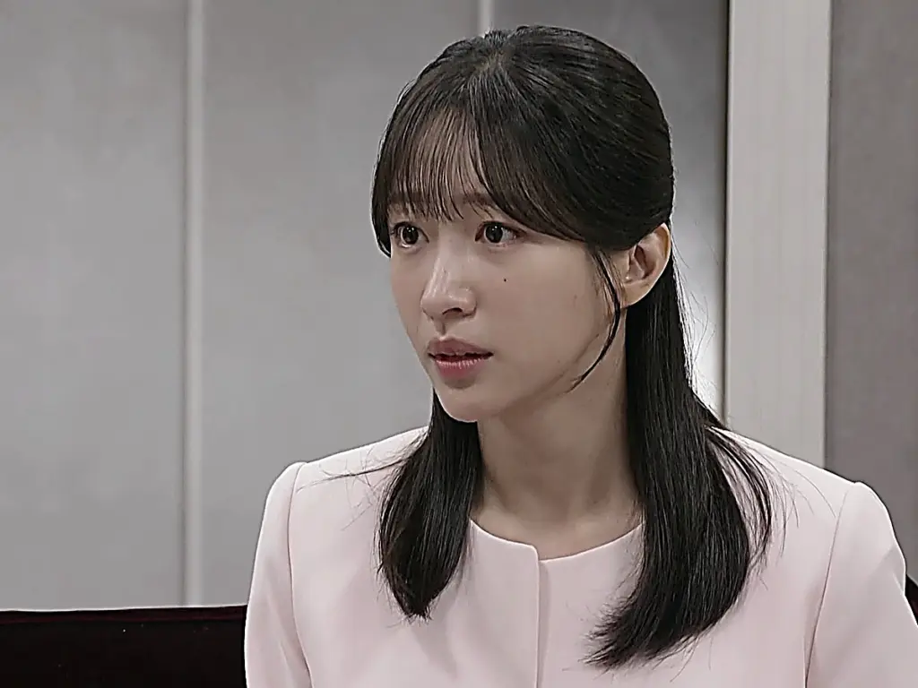 Han Gyu-rim meeting Hong Ok-seon to declare her commitment to Kim Mu-jin