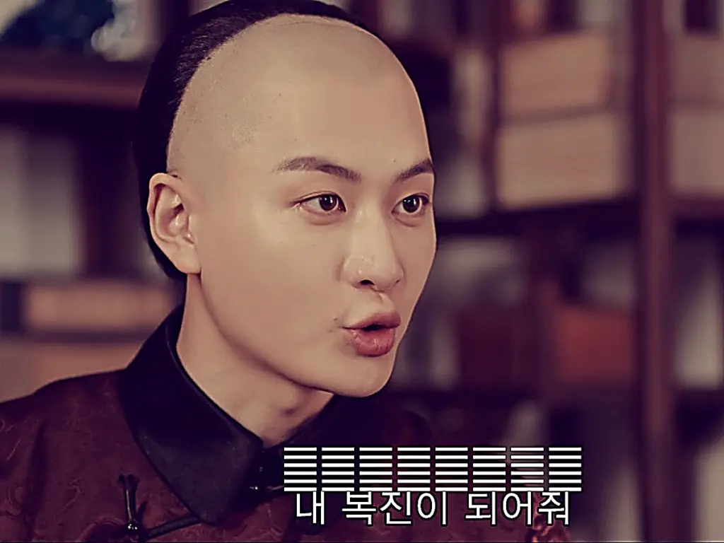 The 14th Prince proposing to Ye Jin in her chambers