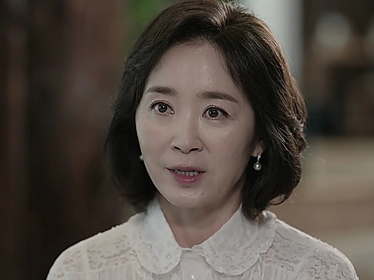 Go Yoon-hee cutting ties with her daughter