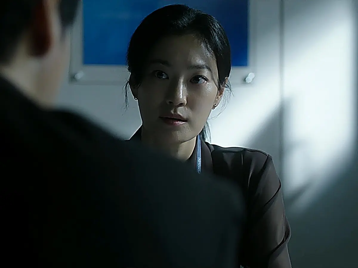 Gong Eun-tae zeroes in on suspicious margins and side agreements across the audit table