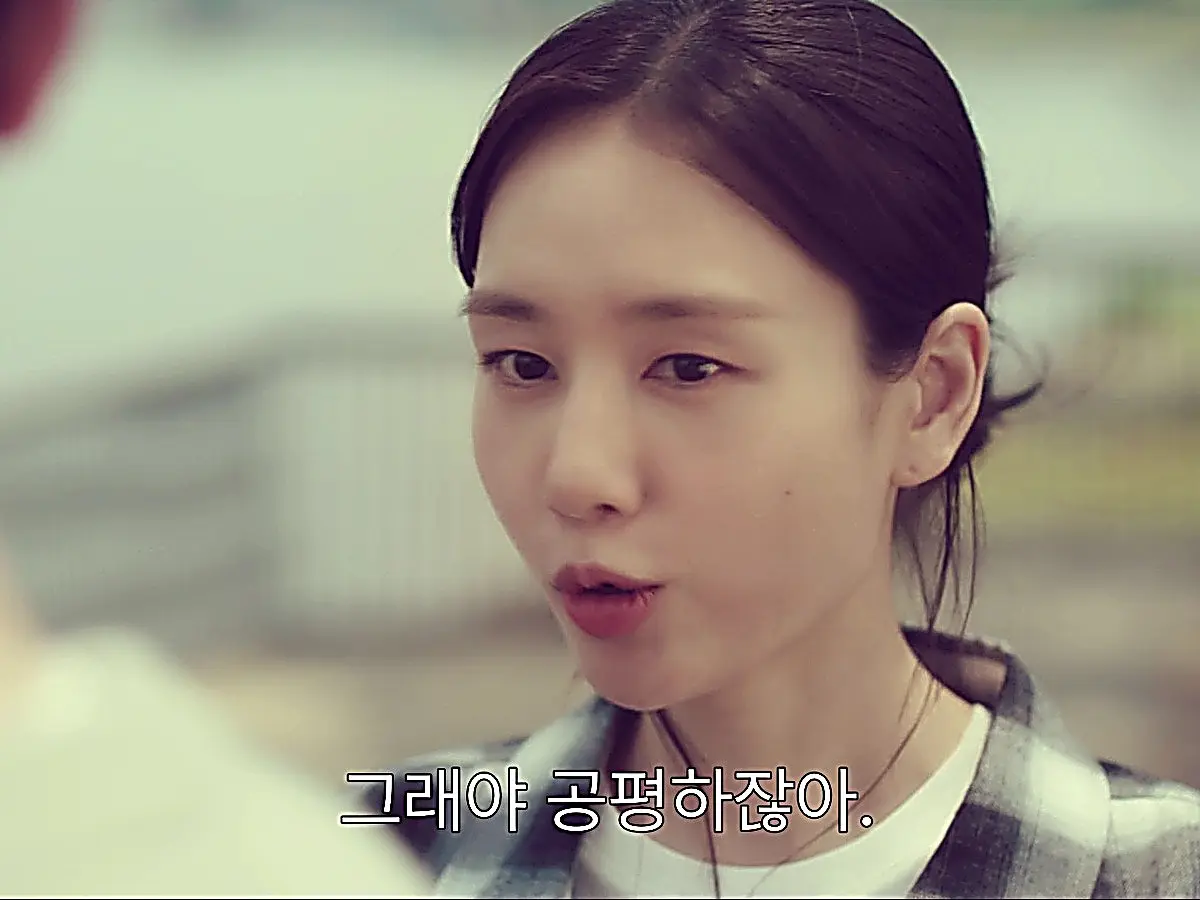 Lee Mi-do wearing a relaxed green and grey plaid button-down shirt over a white tee