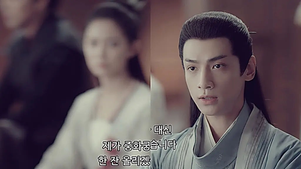 Shangguan Tou defends Chong Xuezhi against the Huashan sect during the capital banquet